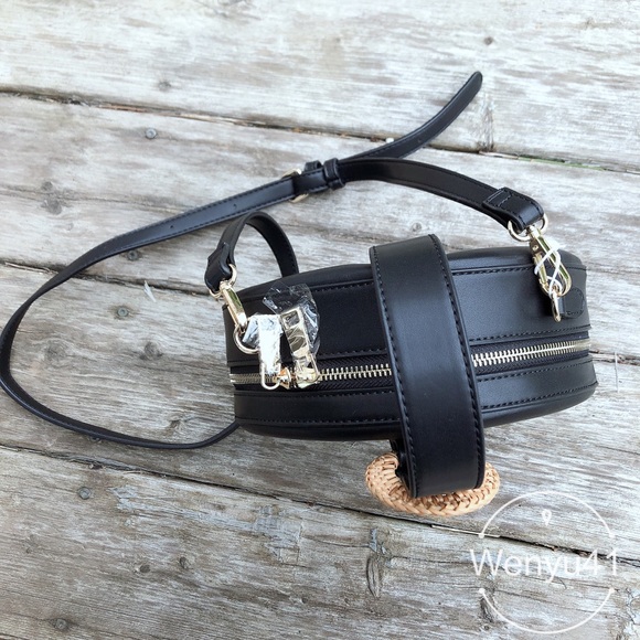 Vegan black round crossbody bag - Picture 6 of 8